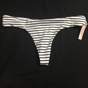 ✨$20 🅿️🅿️✨Victoria's Secret striped bikini thong